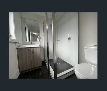 Contemporary home with air-conditioned living space - Photo 6