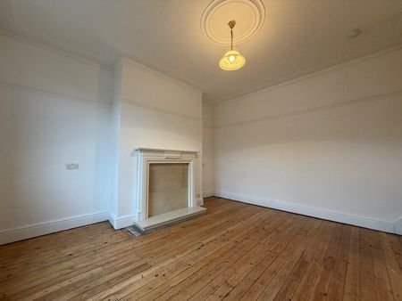 4 Bed Terraced House, Parkfield Mount, LS11 - Photo 2