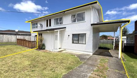 Spacious & Sunny Family 4 bed Home in Prime Te Atatū Peninsula Location - Photo 4