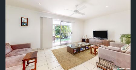 Solid family home with extras - Furnished or UNfurnished - Photo 2