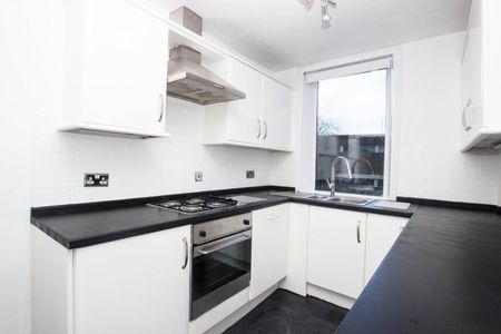 3 bedroom House To Let - Photo 2