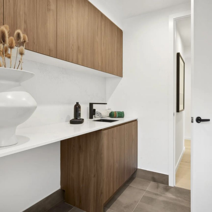 Furnished and Spacious, Contemporary Entertainer - Photo 1