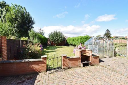 3 bedroom semi-detached house to rent - Photo 5