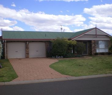 Room for the whole family plus a shed. - Photo 1
