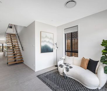 Stunning 5-Bedroom Family Home - Photo 3