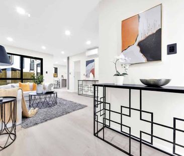 Spacious & Beautifully Designed 3-Bedroom Family Home 2 Bathrooms +... - Photo 3