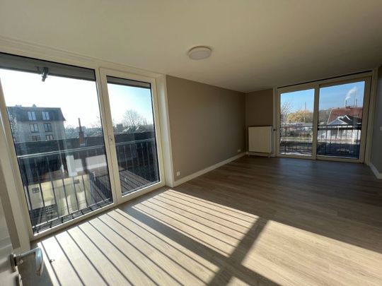 --- NIEUW --- Volledig vernieuwd 1-slaapkamerappartement + autostaanplaats & berging - Foto 1