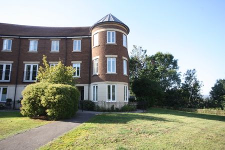 2 bed apartment to rent in Gras Lawn, Exeter, EX2 - Photo 3