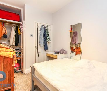2 bed Flat for Rent - Photo 5