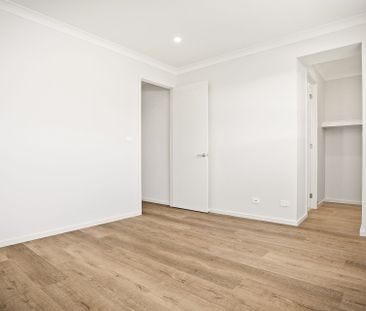Stunning Brand New 5 Bedroom Family Home in Marsden Park - Photo 4