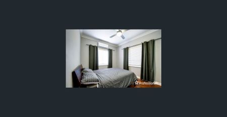 LOCATION LOCATION LOCATION!! - Photo 3