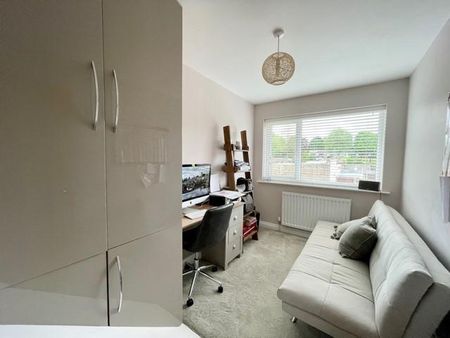 3 bedroom semi-detached house to rent - Photo 5