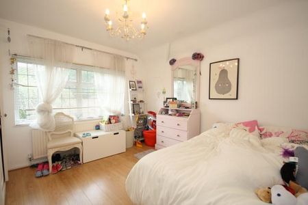 4 bedroom detached house to rent - Photo 3