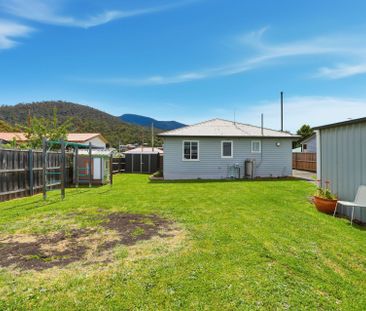 Warm and Welcoming Home - Photo 5