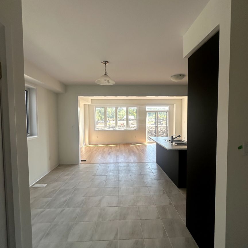 For Lease - 41 Canvas Crescent, Welland, Ontario - Photo 1