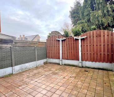 Woning met 2 slaapkamers en koer. - Photo 1