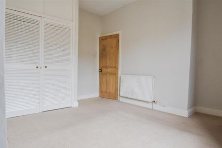 2 bedroom end of terrace house to rent - Photo 4