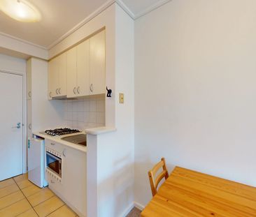 Fully Furnished Studio with Resort-Style Facilities on Lygon Street - Photo 3