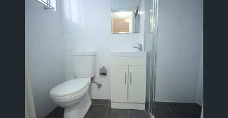 2 BEDROOM GARDEN APARTMENT! - Photo 3