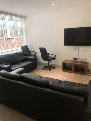 4 bedroom apartment to rent - Photo 4