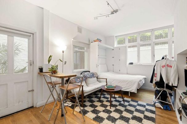 Studio to rent - Photo 1