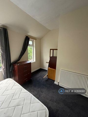 2 bedroom semi-detached house to rent - Photo 5