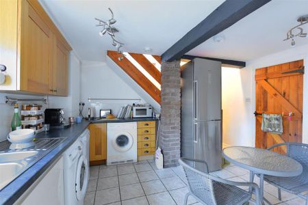 2 bedroom terraced house to rent - Photo 3