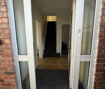 2 bedroom semi-detached house to rent - Photo 6