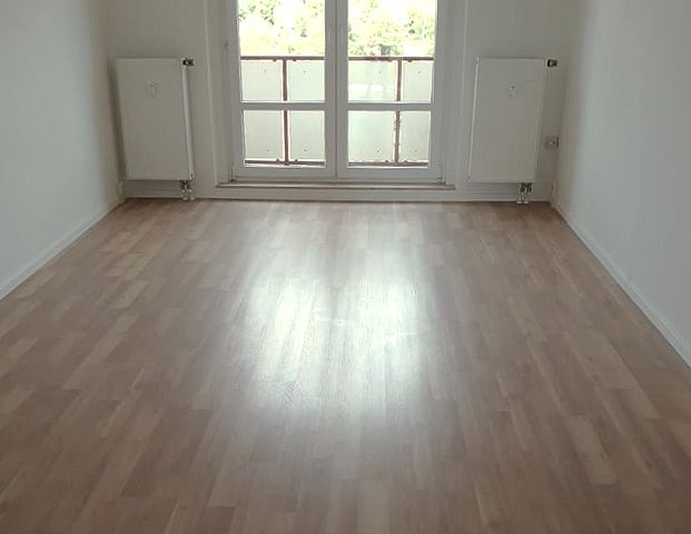 Für junge Familie 3- Raumwohnung mit Balkon!!! plus 370,00EUR bares!! - Photo 1