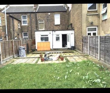 3 bedroom end of terrace house to rent - Photo 5