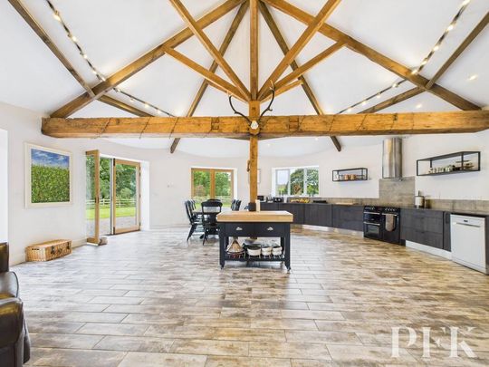 5 bedroom barn conversion to rent - Photo 1