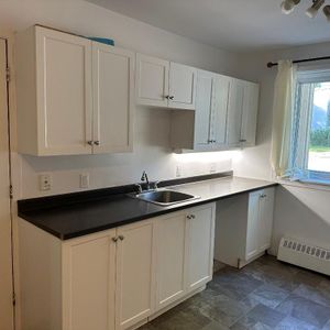 Appartement 5 1/2 demi sous-sol très bien situé à Ste-Foy disponible le 1e novembre 2025 - Photo 2