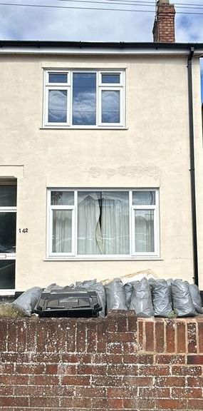 4 bedroom semi-detached house to rent - Photo 1