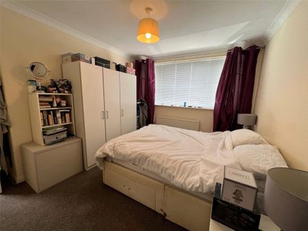 3 Bedroom House - Lower New Road, West End - Photo 2