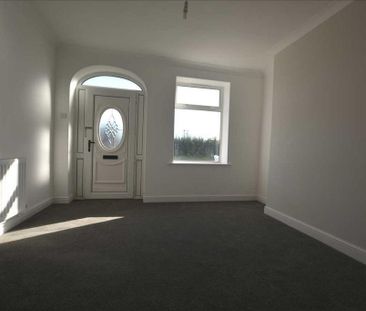 2 bedroom semi-detached house to rent - Photo 5