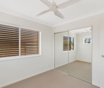 TOWN HOUSE 7 MINUTES FROM THE BEACH - Photo 1