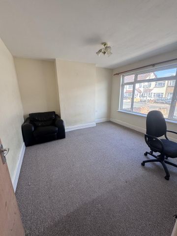 5 bedroom semi-detached house to rent - Photo 3