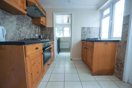 4 bedroom terraced house to rent - Photo 5