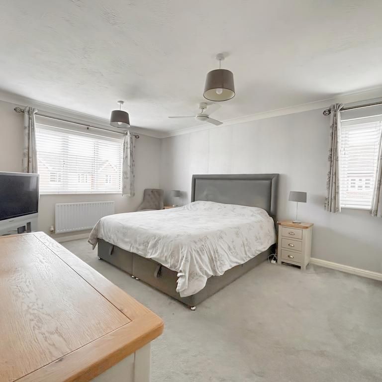 4 bedroom detached house to rent - Photo 1