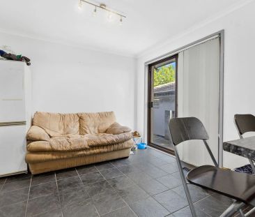 Charming 3-Bedroom Home - Convenient & Comfortable Living - Photo 2