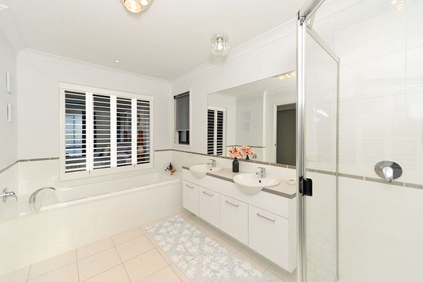 32 Highbridge Rise, 4213, Mudgeeraba Qld - Photo 1