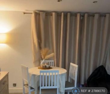 4 bedroom terraced house to rent - Photo 3