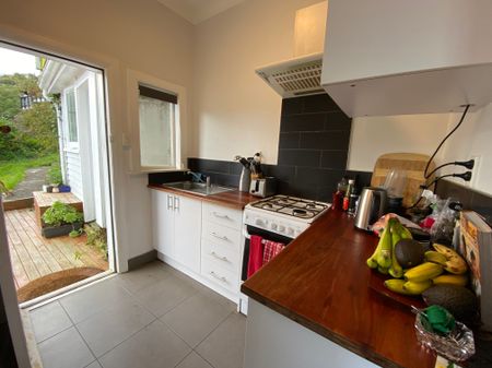 2 Bedroom, Kelburn - Photo 3