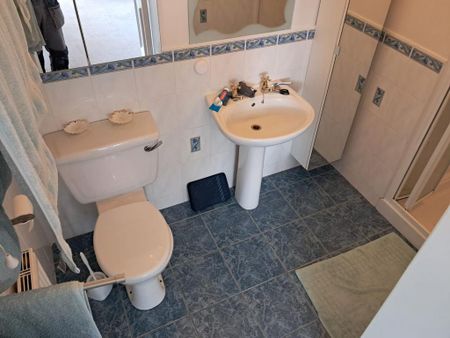 2 bedroom flat to rent - Photo 3