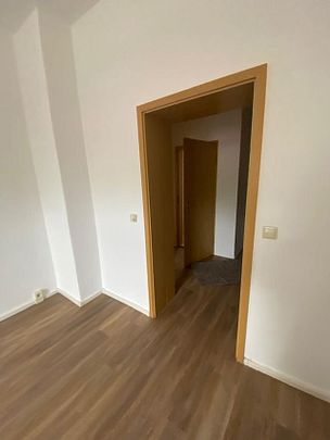 2 Raum Wohnung Wilkau-HaÃlau nach Renovierung zu vermieten - Foto 1