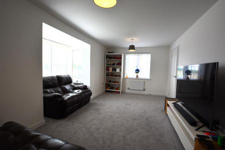 3 bedroom detached house to rent - Photo 2