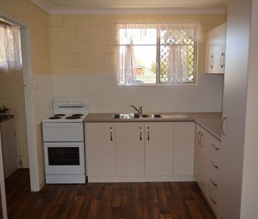 1/348 South Street, Harristown, Qld 4350 - Photo 4