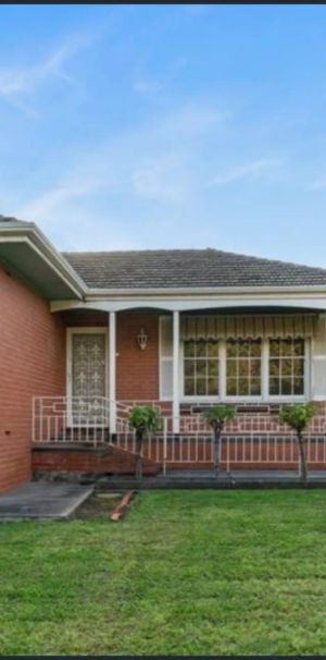 Charming 3-Bedroom Home in Prime Location - Photo 1