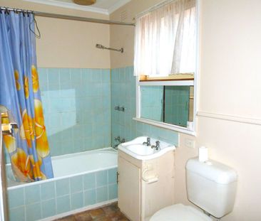 Cosy & Convenient 2-Bedroom Unit In Dandenong - Photo 1