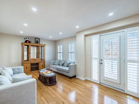 For Lease - 632 Scott Boulevard, Milton, Ontario - Photo 2